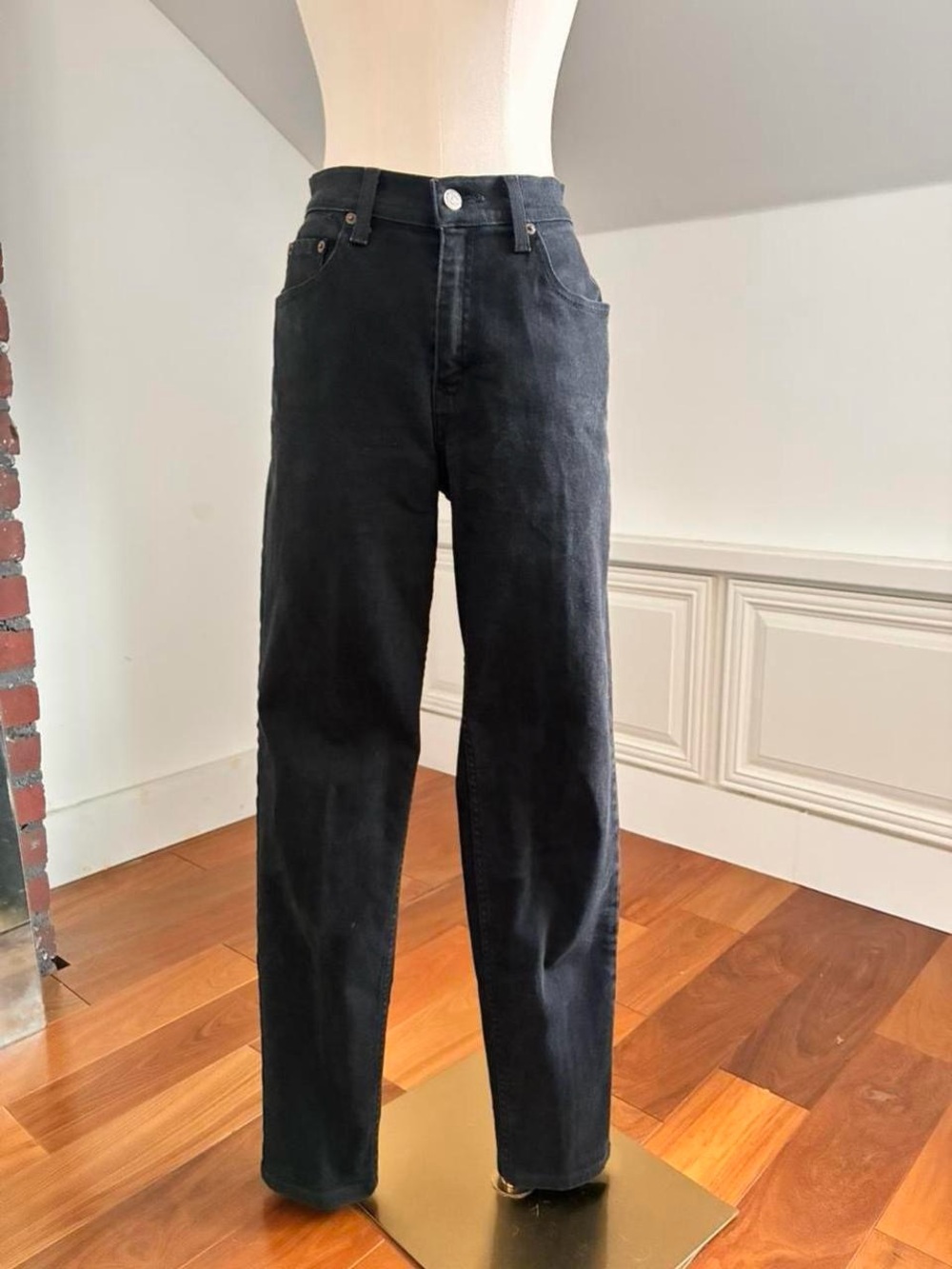Deadstock Vintage Levi’s 550 Black Relaxed Taper Jeans Size- 24